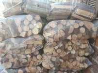 Vendo lenha de pinho seca saco de 30kg a 10 € ligue..