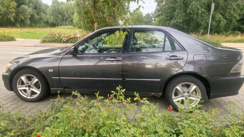 Lexus is200 manual 2004r.