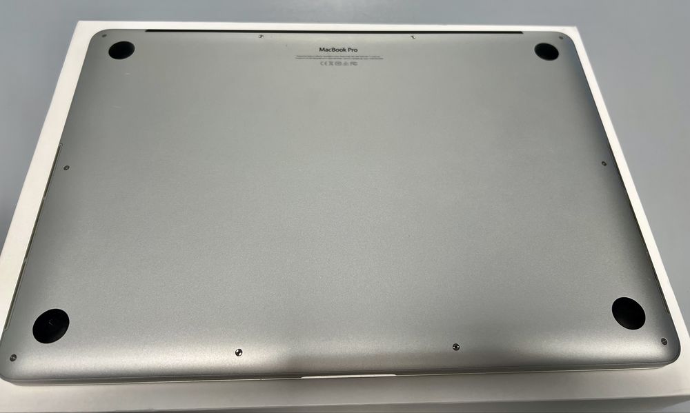 MacBook Pro 15" Intel Core I7 3,4Ghz, 16Gb RAM, Super Stan, Cyrylica