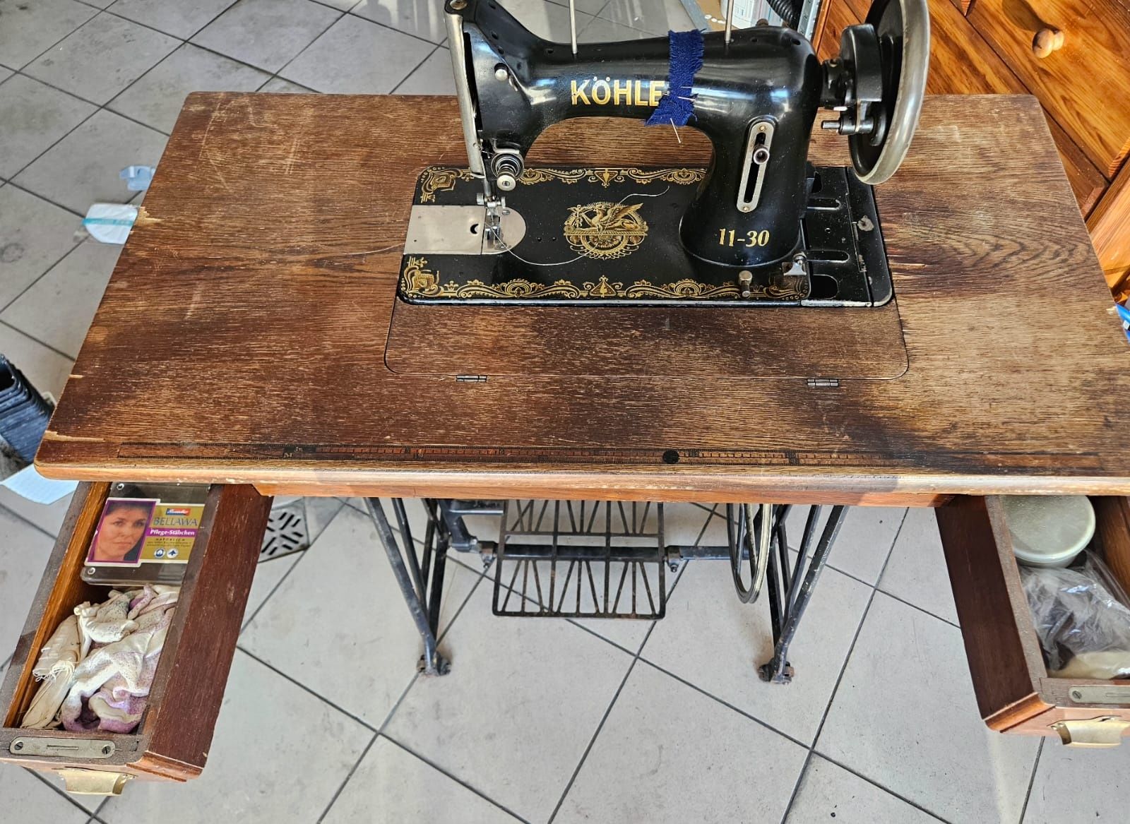 Stara maszyna do szycia Köhler z napędem nożnym – vintage / antyk / re