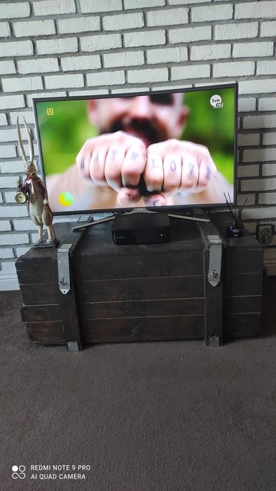 Stara drewniana skrzynia RTV z okuciami