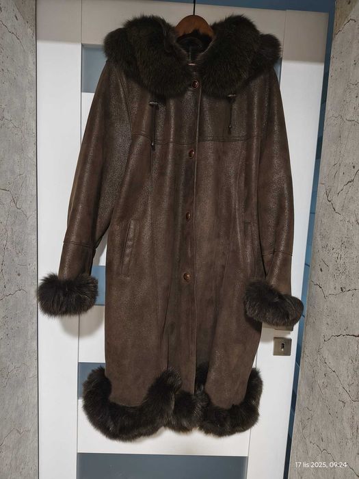 Kożuch naturalny z owcy obszyty futrem z lisa