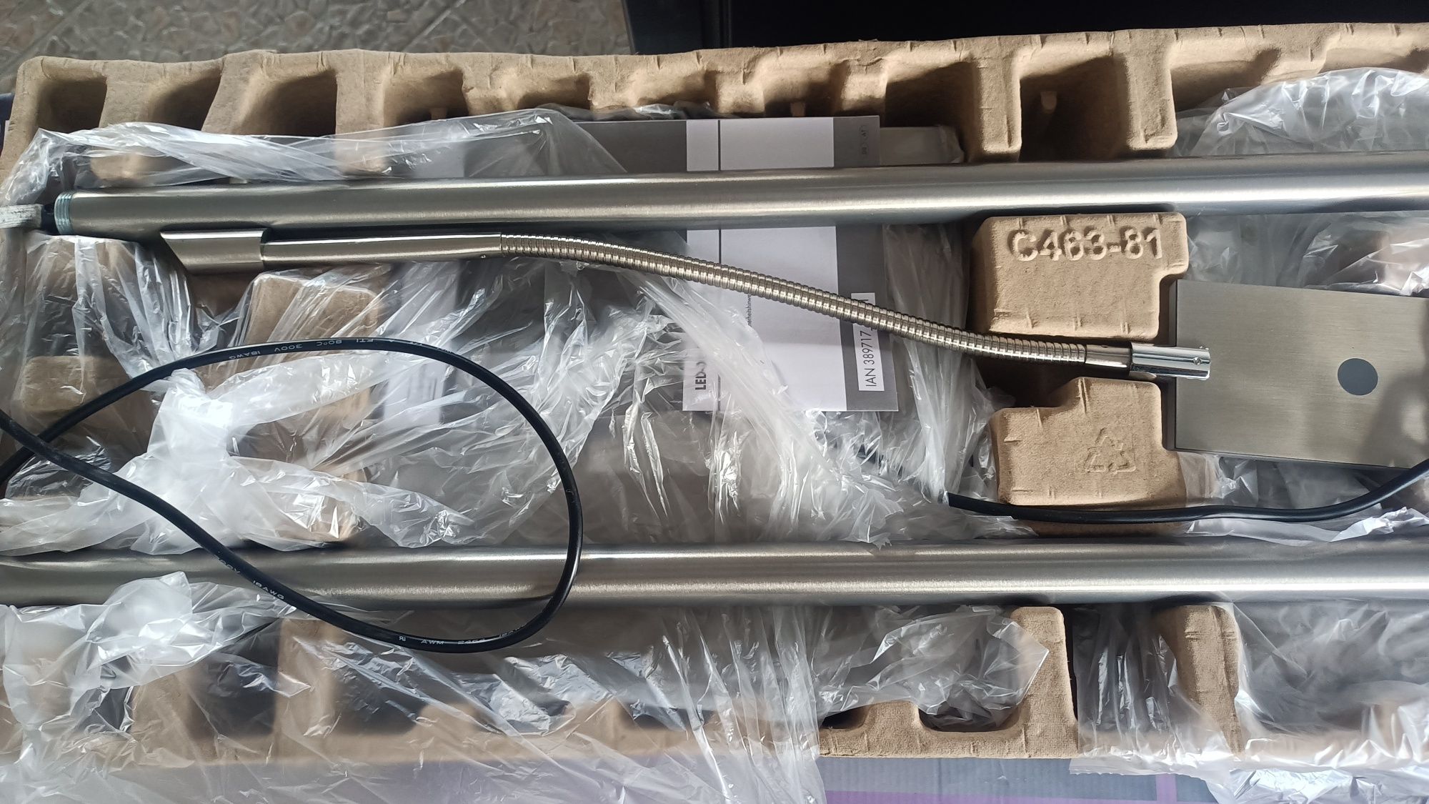 Lampa podłogowa LED