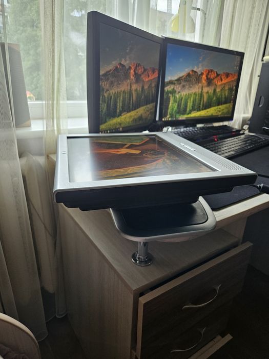Монитор HP 1530 с динамиками