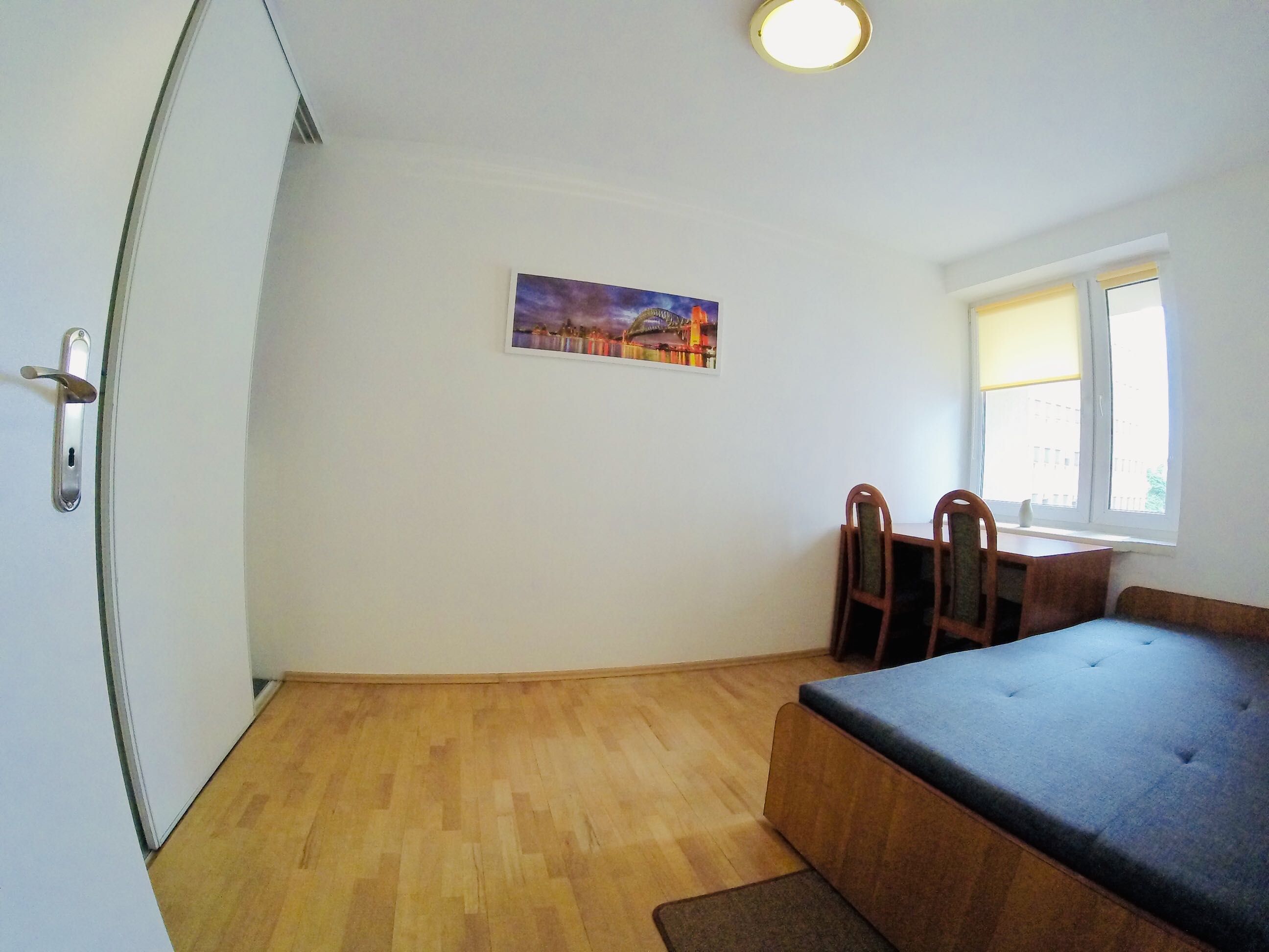 Duży Pokój w Centrum | Świętokrzyska | Room For Rent