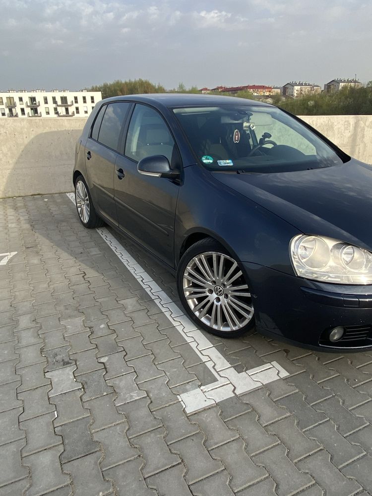 Volkswagen golf V