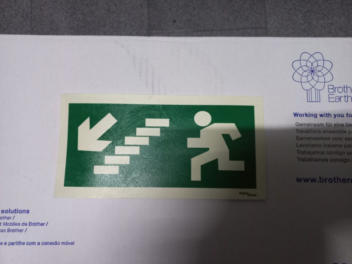 Sinalética fotoluminescente