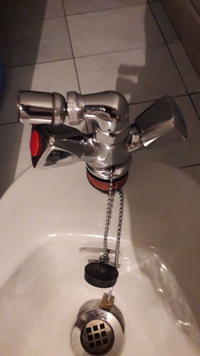 Bidet wolnostojący z baterią