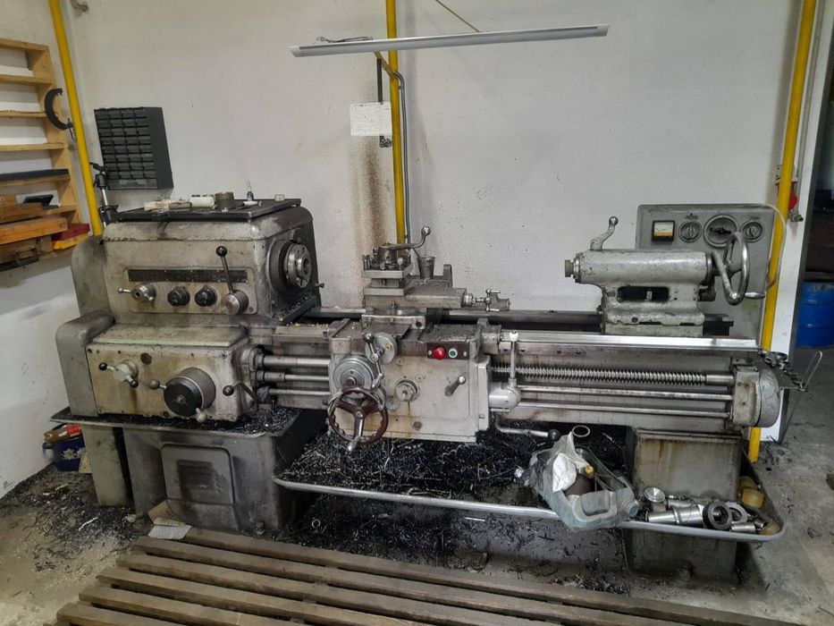 Токарный станок 1к62 и 1м61.