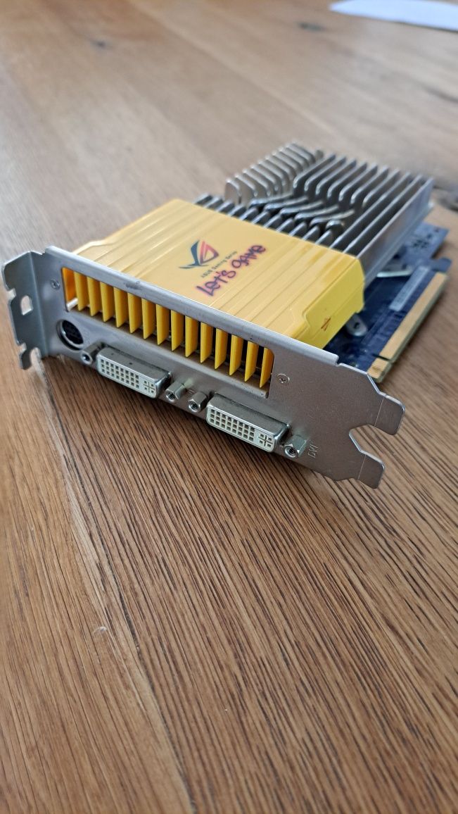 Karta graficzna Asus en 8600GT silent 512 MB ,DDR3