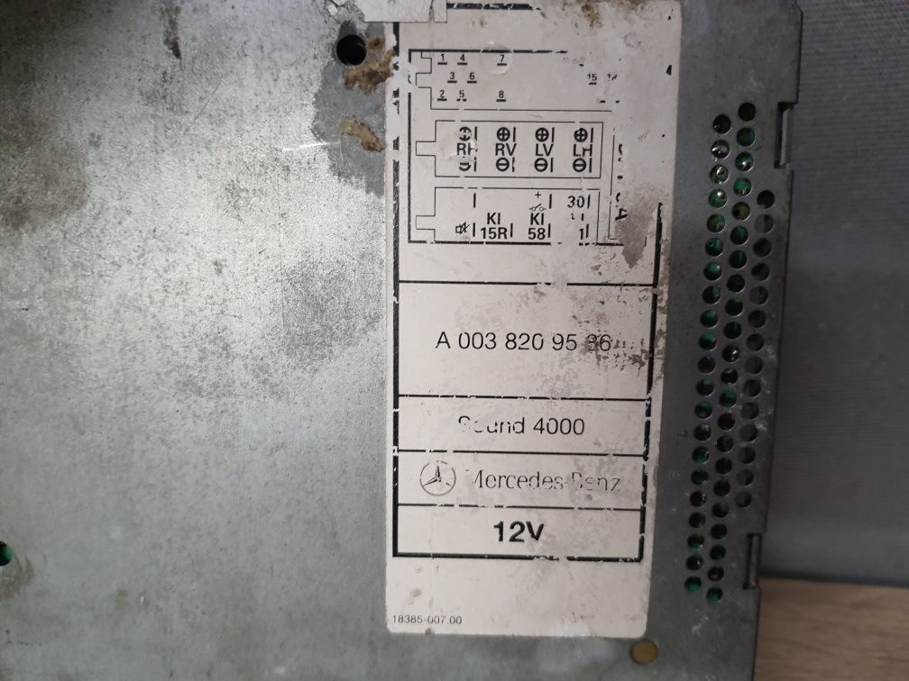 Radio samochodowe Mercedes Sound 4000 + kod Vito W124 W202 W208 W210