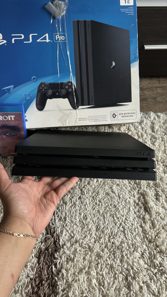 Sony Playstation 4 Pro 1 TB с дисководом + detroit