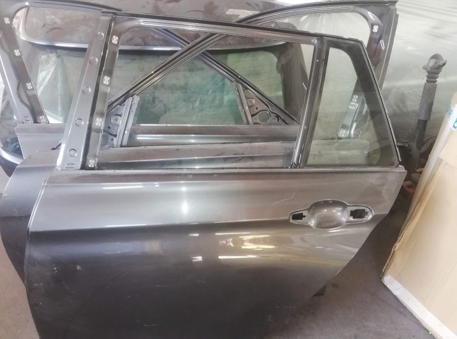 Vendo tampa da mala BMW f31