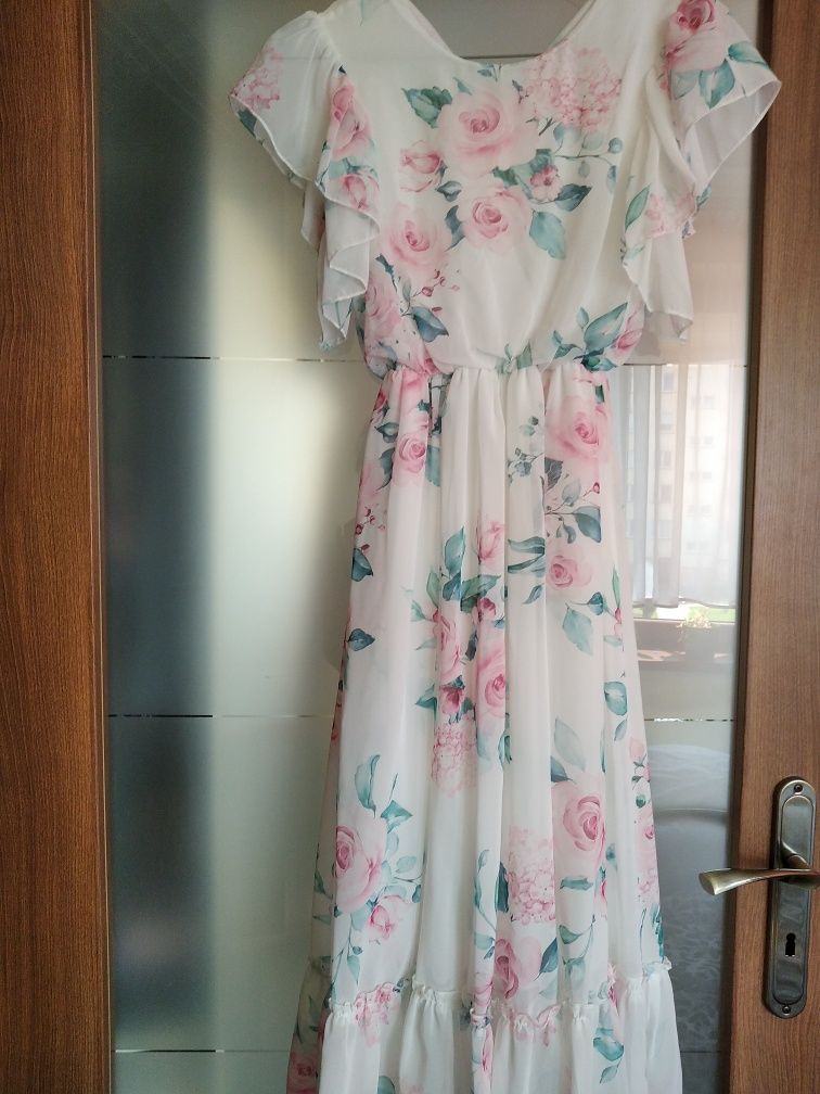 Śliczna sukienka elegancka 140