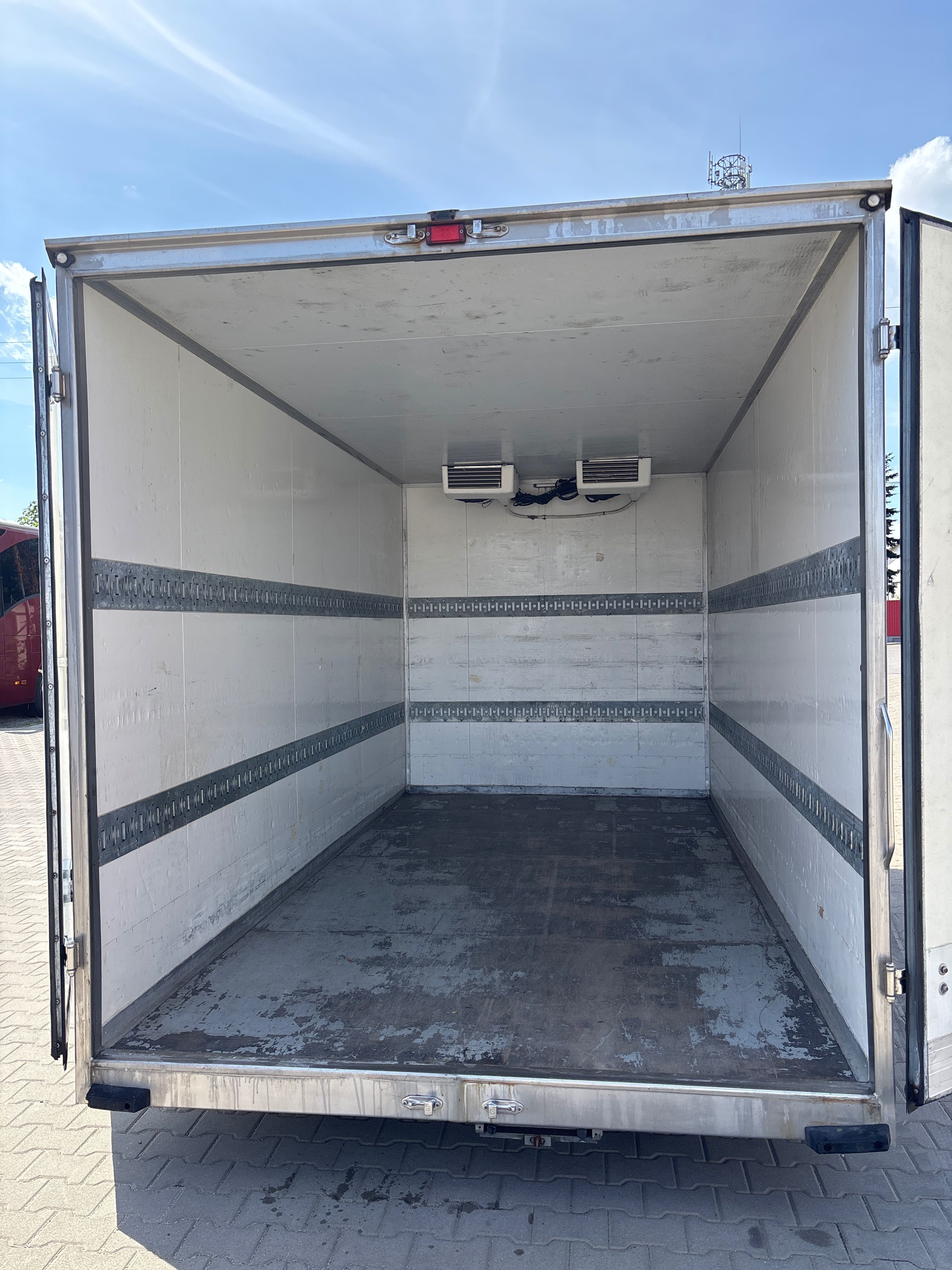 Kontener chłodnia izoterma crafter sprinter Iveco