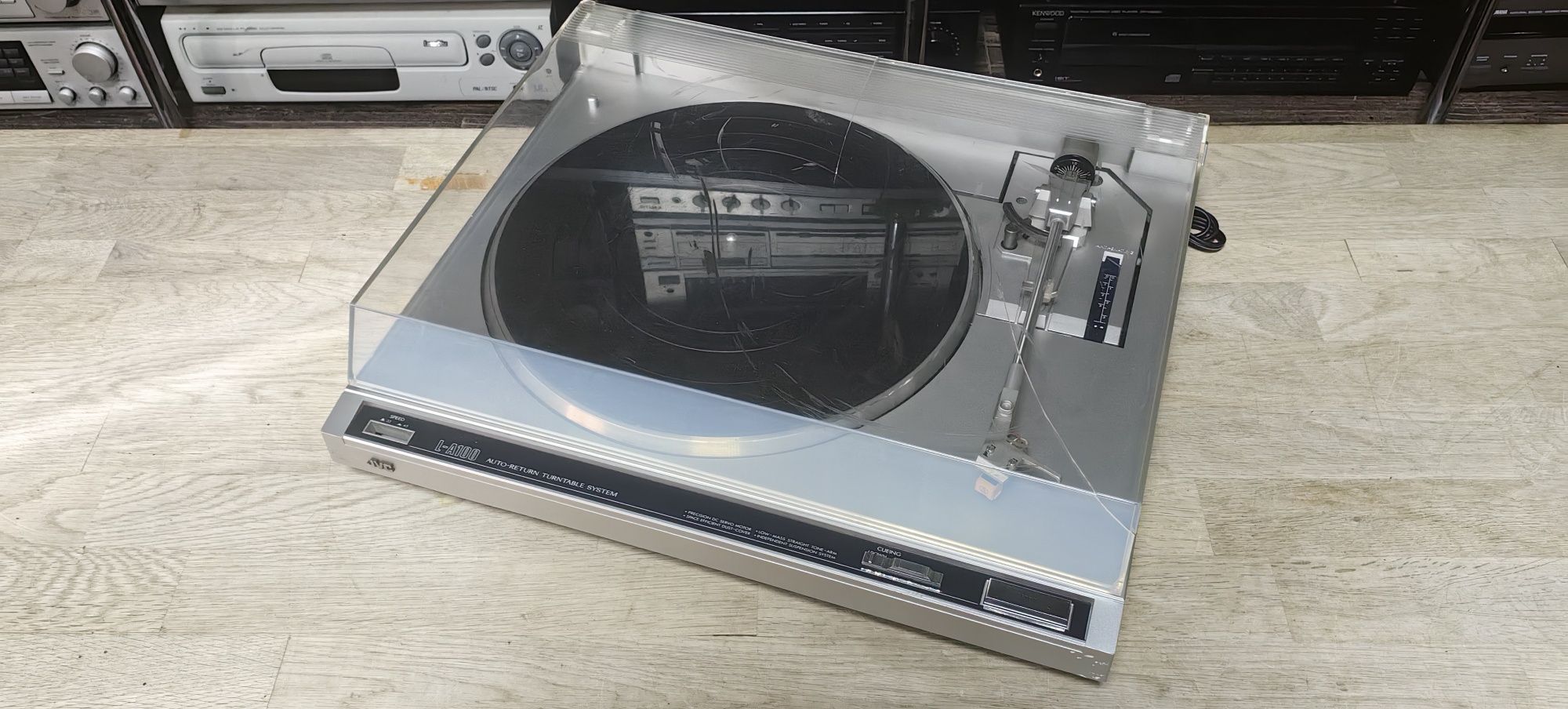 Вініловий програвач JVC L-A100