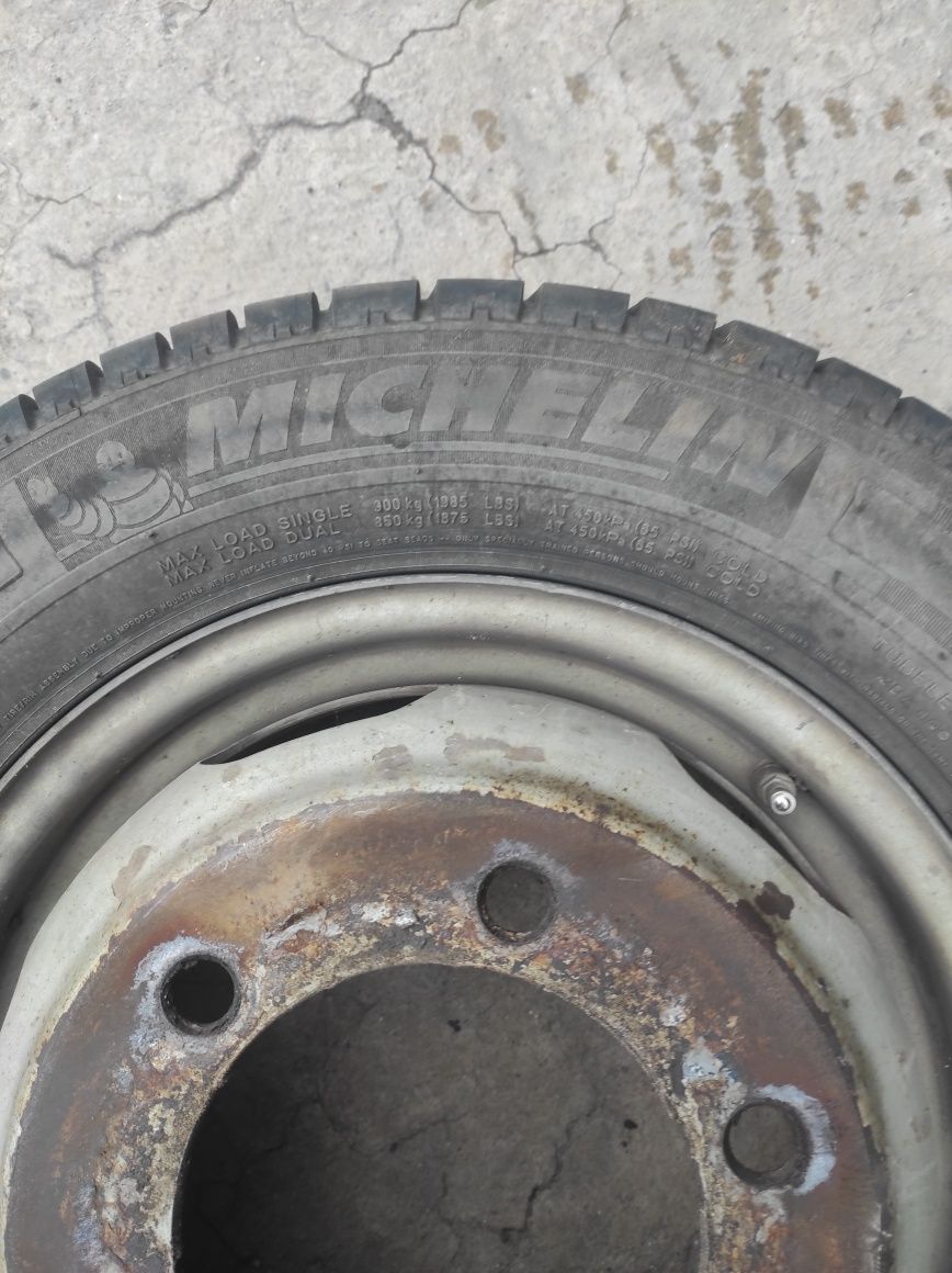 Продам диски з шинами 195/70R15C до спрінтера на спарці