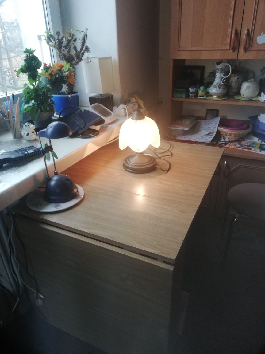 Lampka na biurko z lat PR-elu.