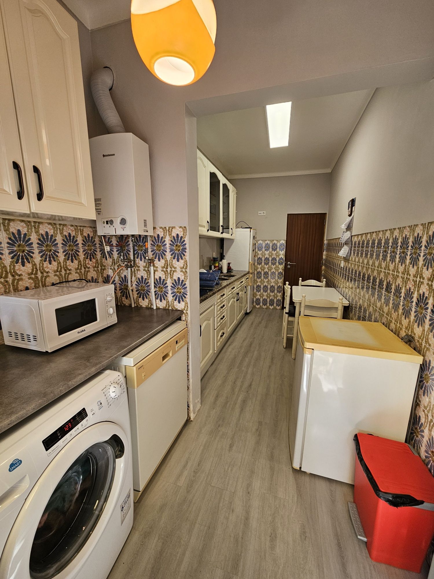 Quarto para Jovem Trabalhadora em Famões, Odivelas (Lisboa)