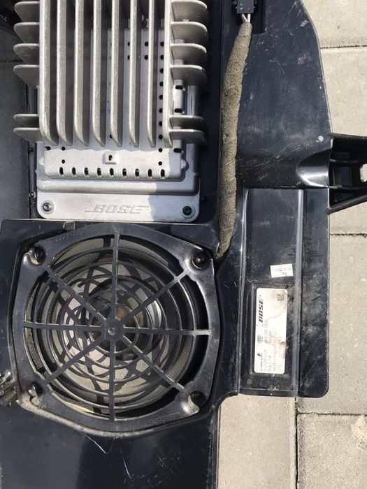 Wzmacniacz głośnik subufer audi a4 b6 kombi awant