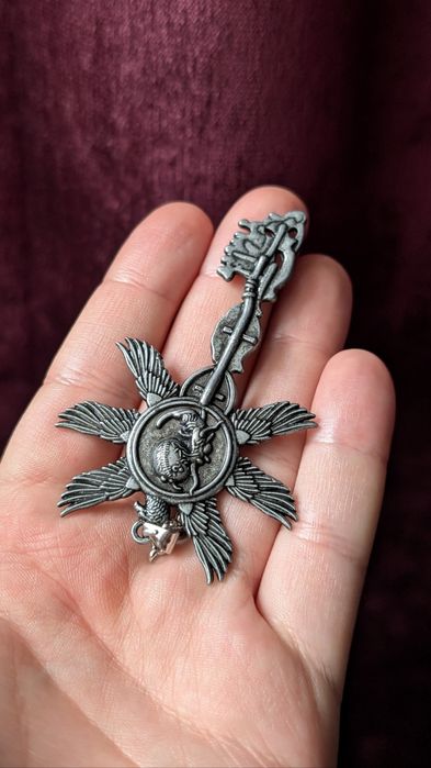 Большой винтажный старинный ключ с крыльями орла resident evil