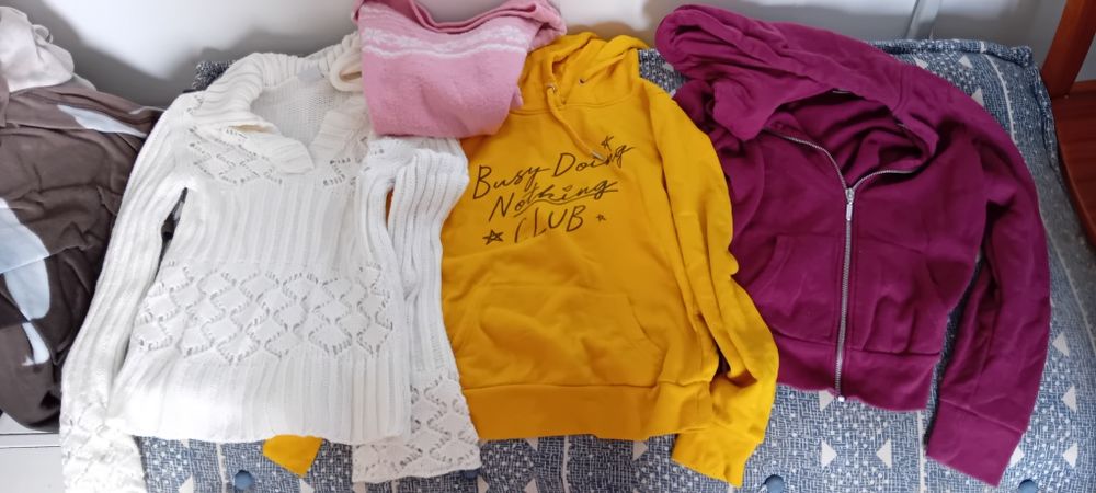 Lote roupa senhora 7 sacos com blusas, t-shirts, vestido, tops, calças