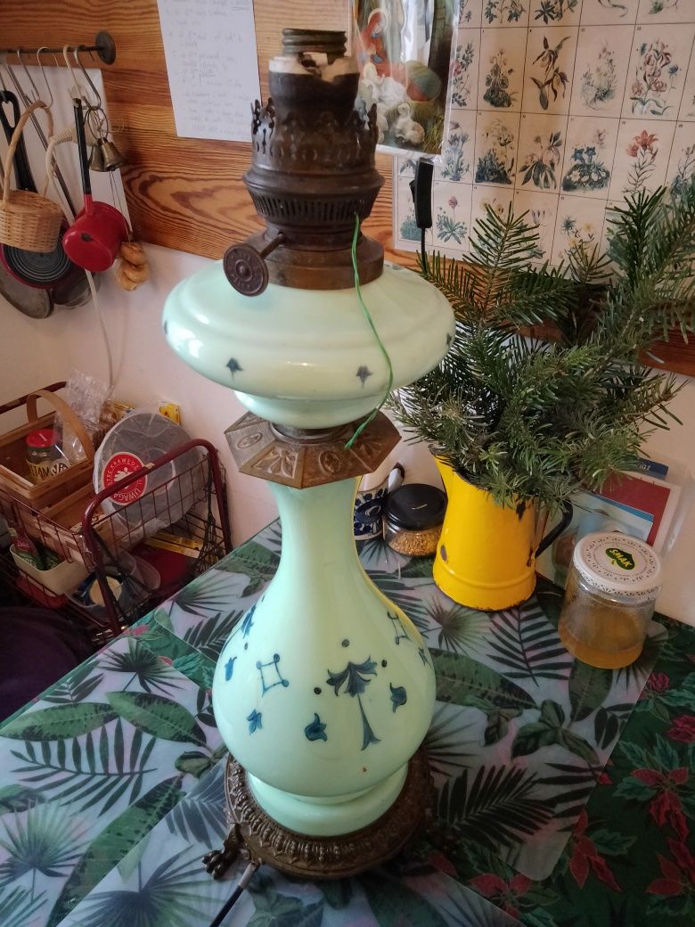 Lampa naftowa przerobiona na prad
