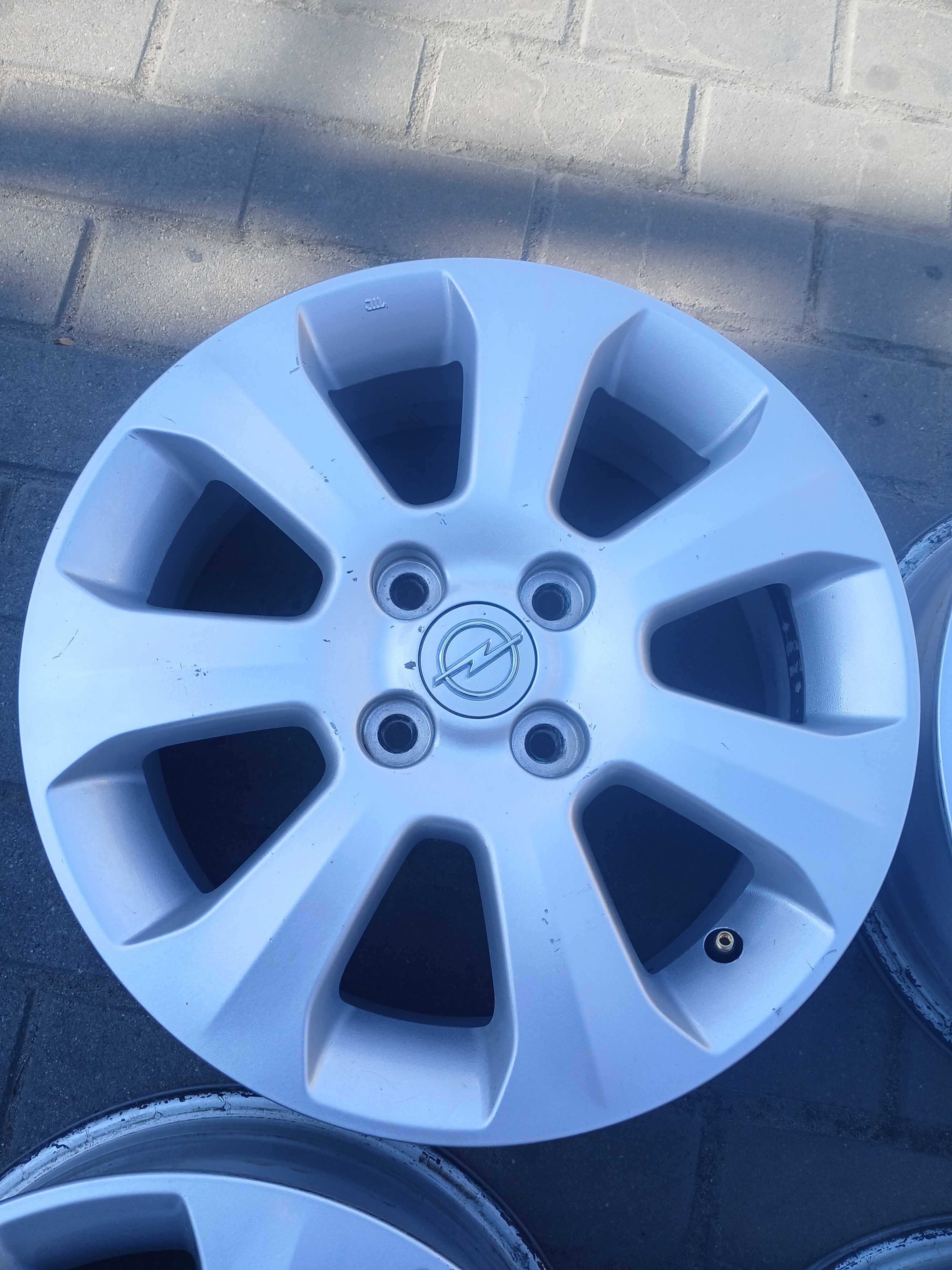 Felgi aluminiowe Opel Agila itp 4x100 5,5j15 et 50 ch 54,1 oryg