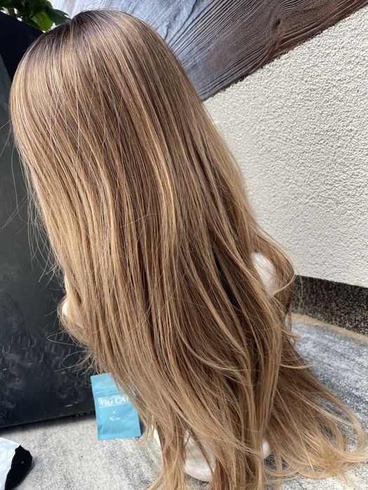 Piękna brązowa jasna peruka brąz refleksy pasemka włosy jak naturalne