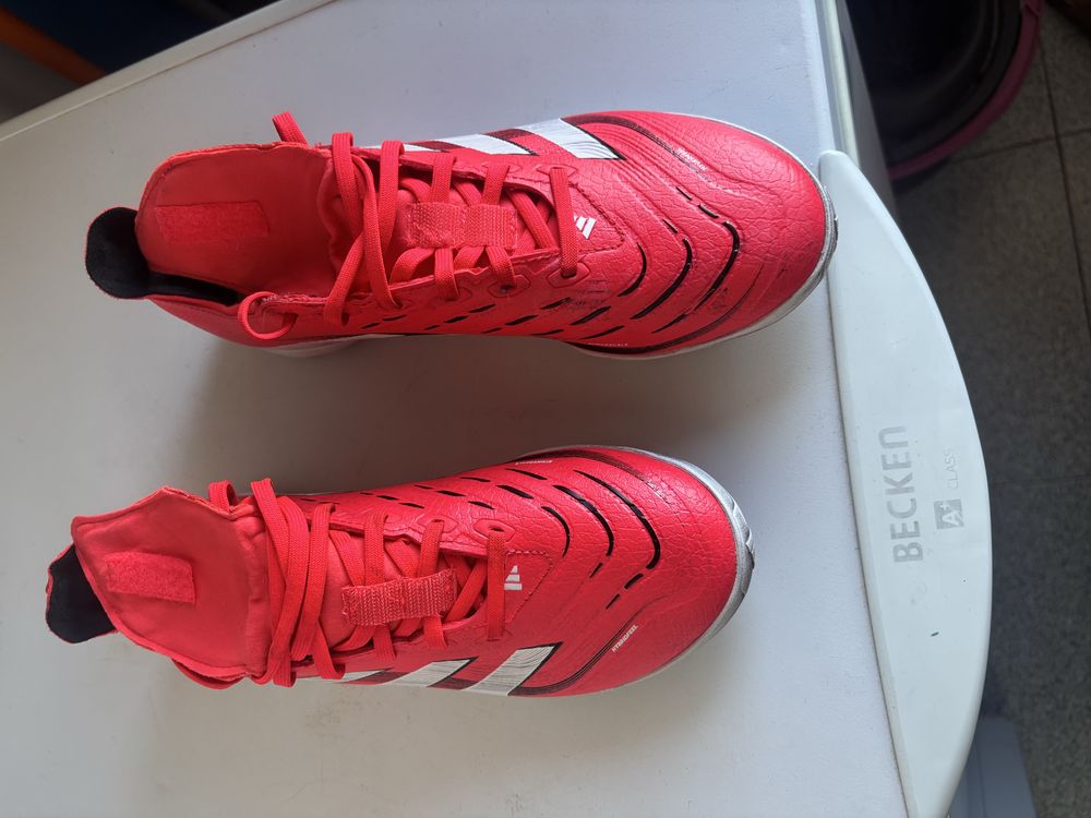 Chuteira adidas predator como novas usada 2 vezes