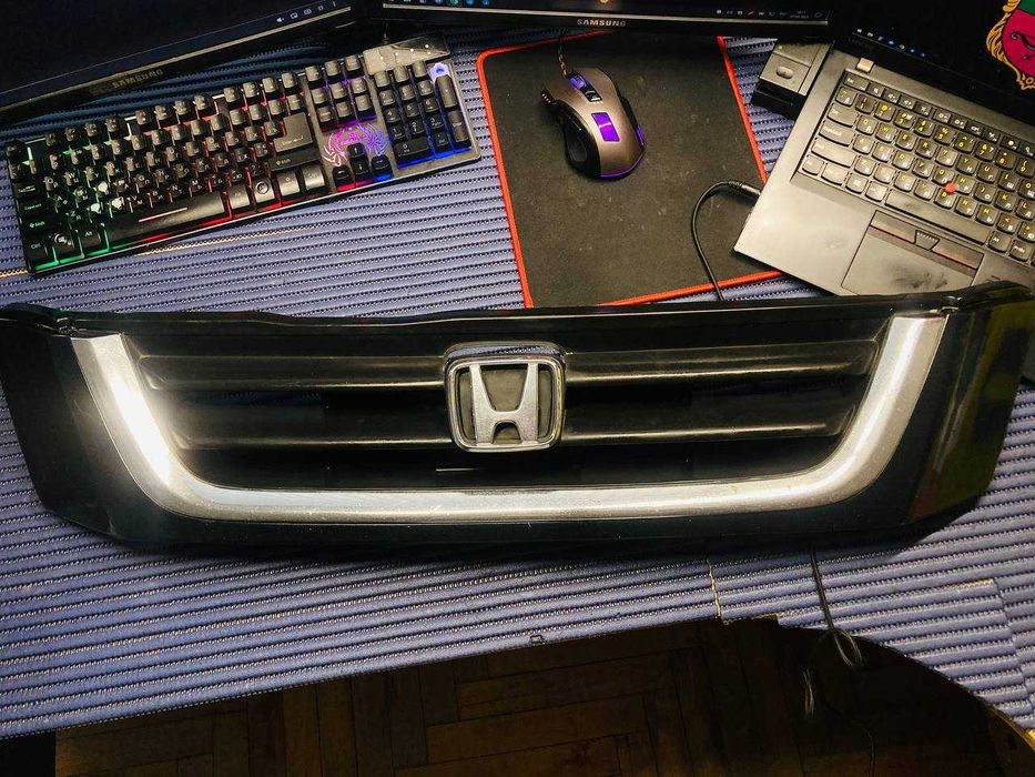 Решетка радиатора HONDA CR-V