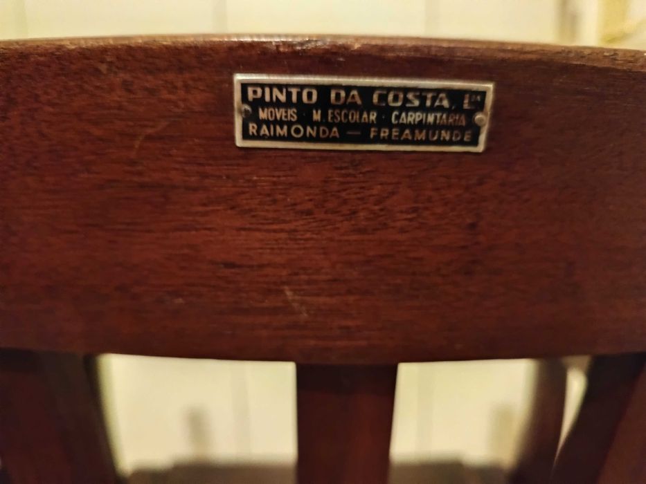 Cadeira portuguesa antiga giratória em bom estado