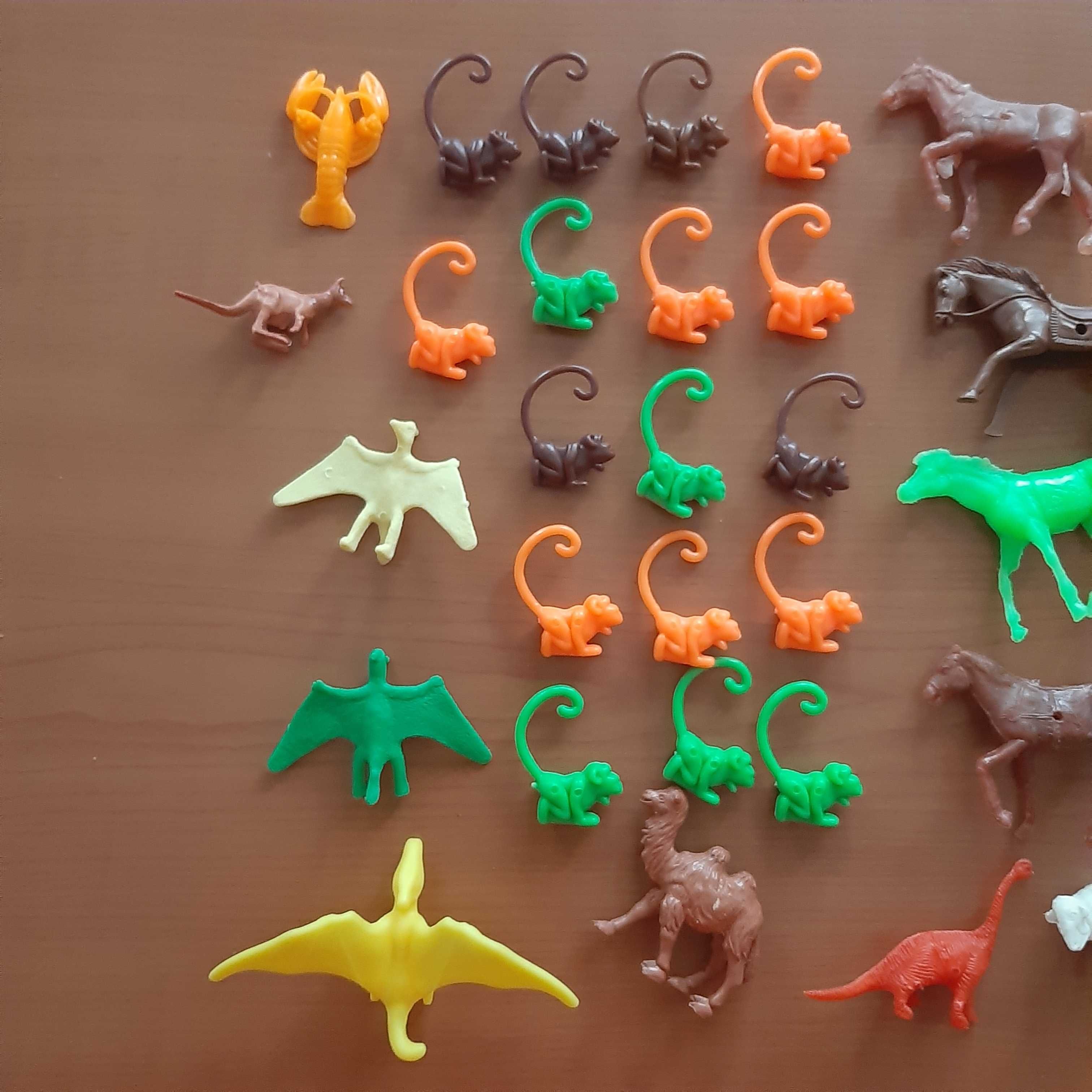 Lote de Figuras Monocromáticas de Animais