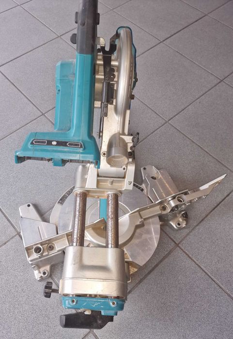 Ukośnica akumulatorowa Makita DLS714