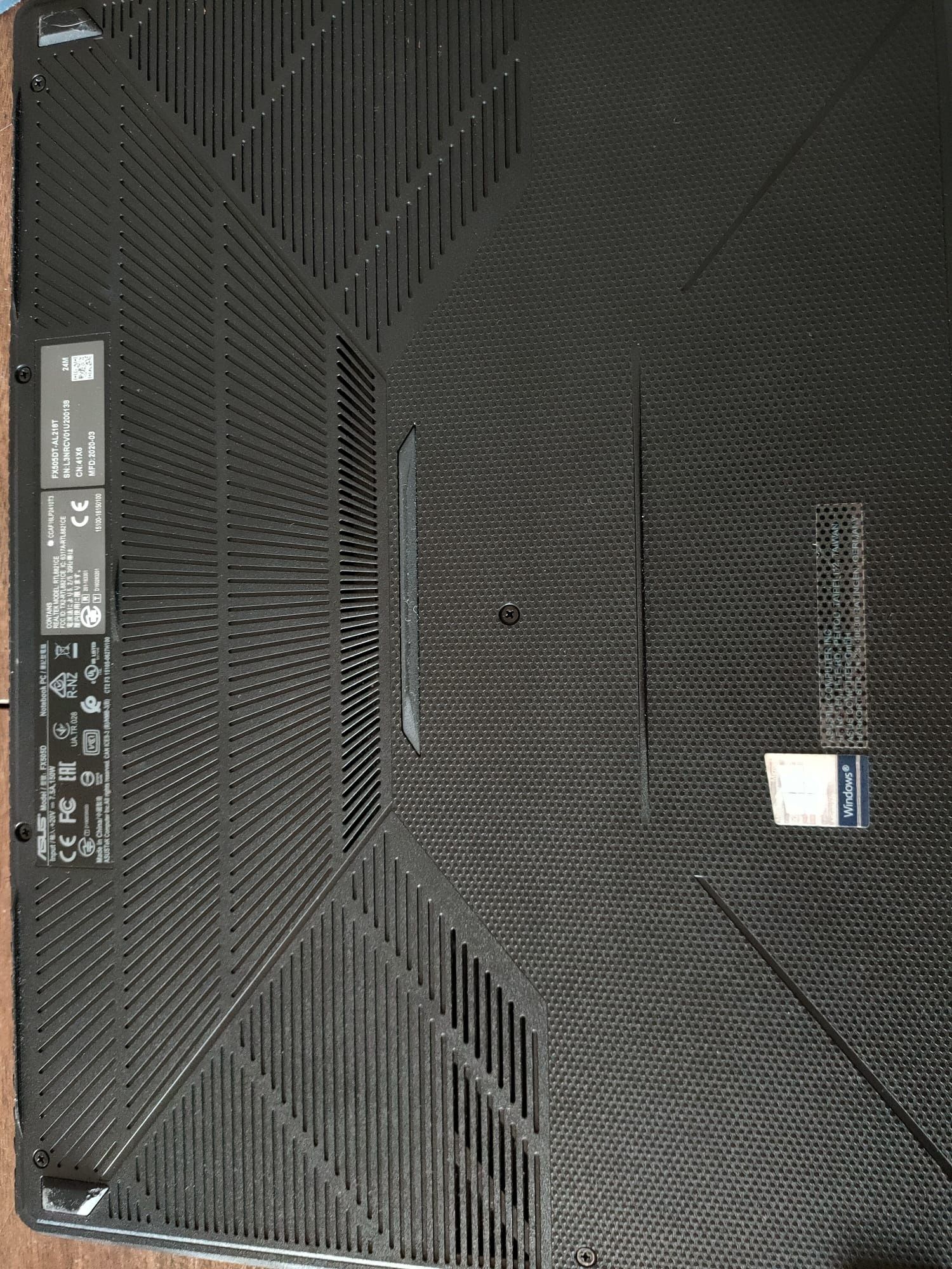 Laptop gamingowy Asus. Model FX505DT-AL218T
