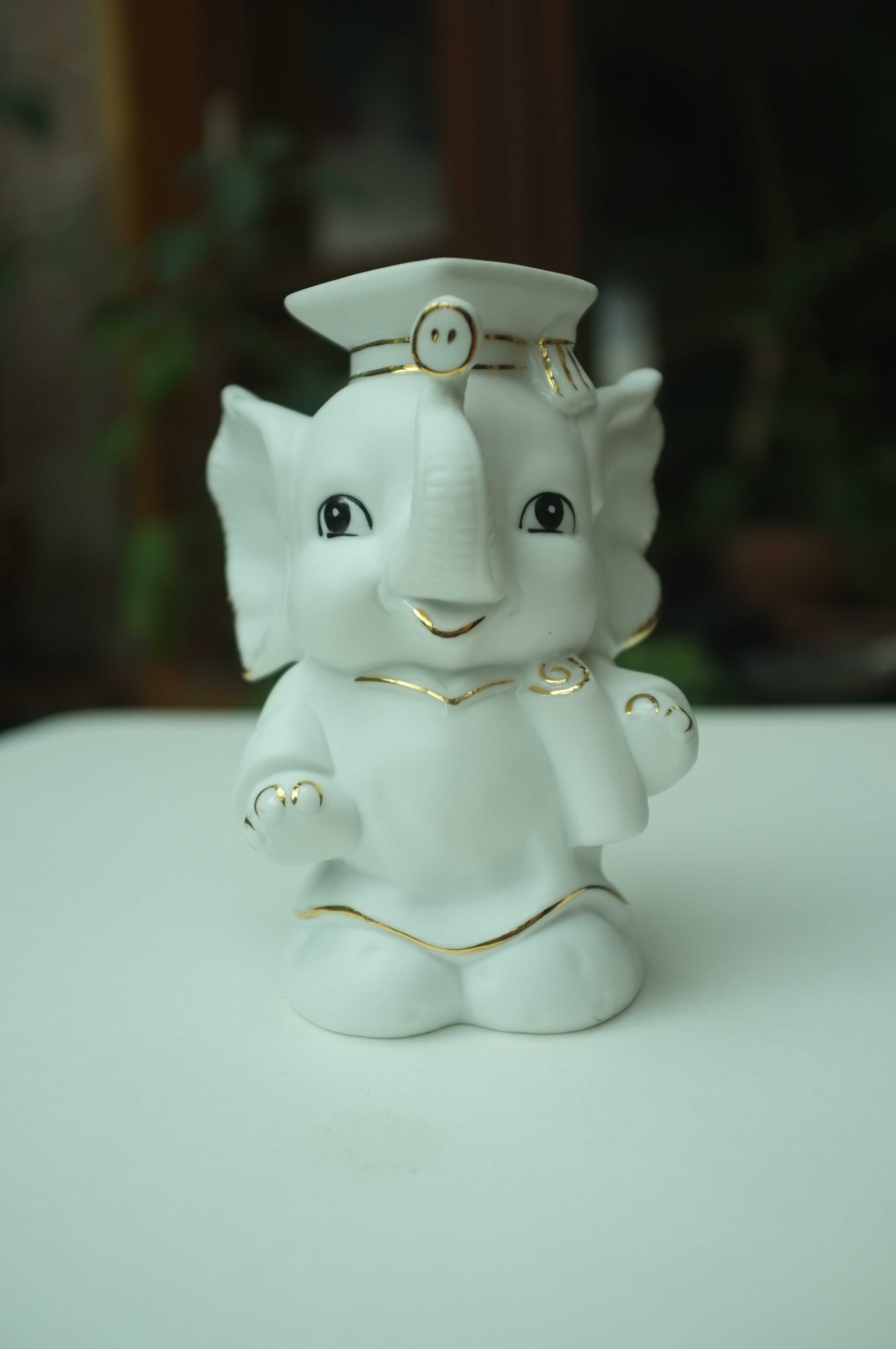 porcelanowy słoń słonik skarbonka biały ze złoceniem Laureat duży