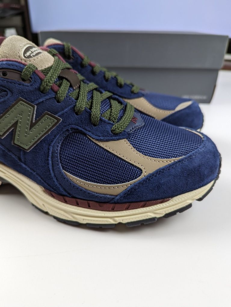 Нові чоловічі кросівки New Balance 2002r 990v3