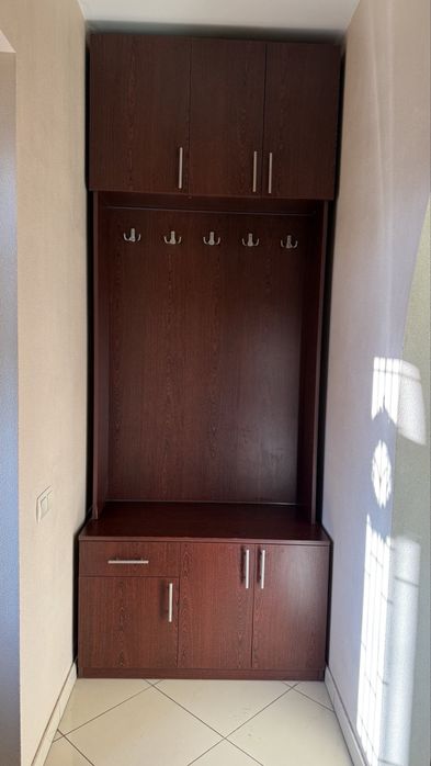 Шафа в прихожу в ідеальному стані ширина 1 м, висота 2,60 м
