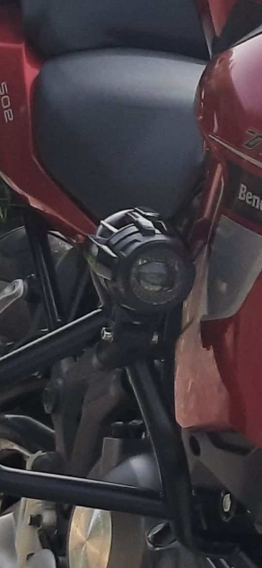 Benelli trk 502.