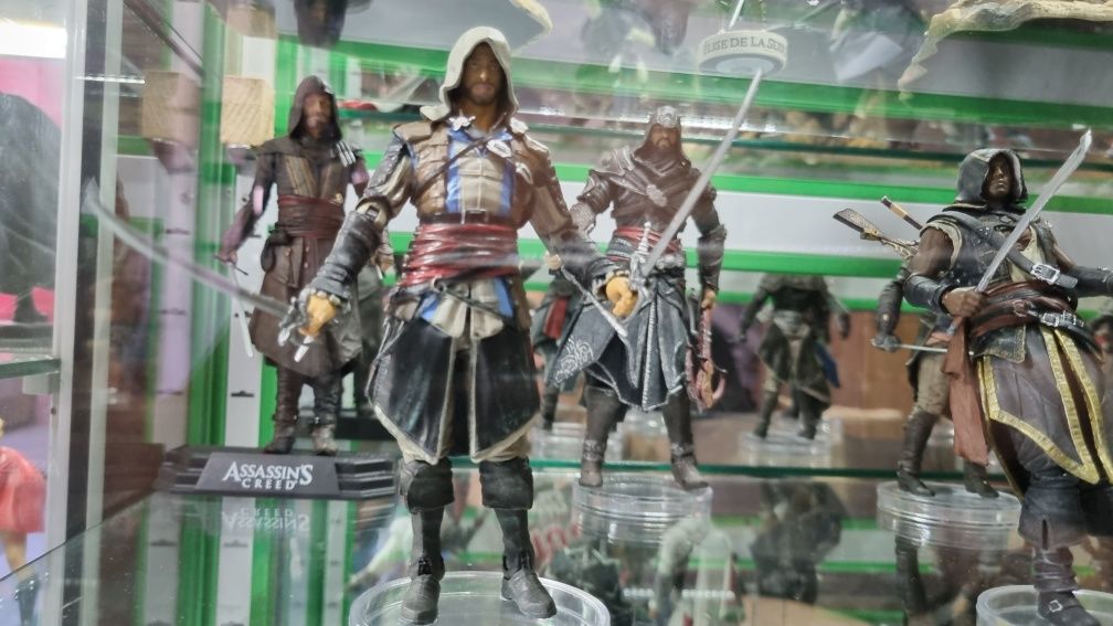 Figuras Assassin's Creed Neca e McFarlane