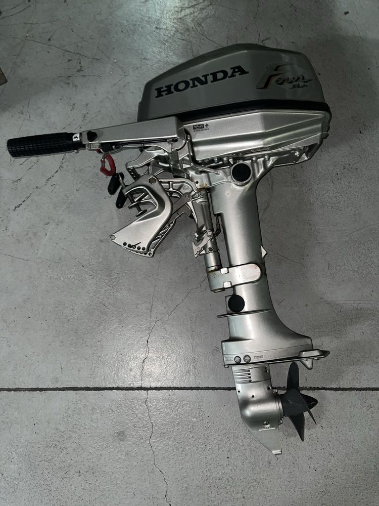 Motor fora de borda Honda 5 HP – usado