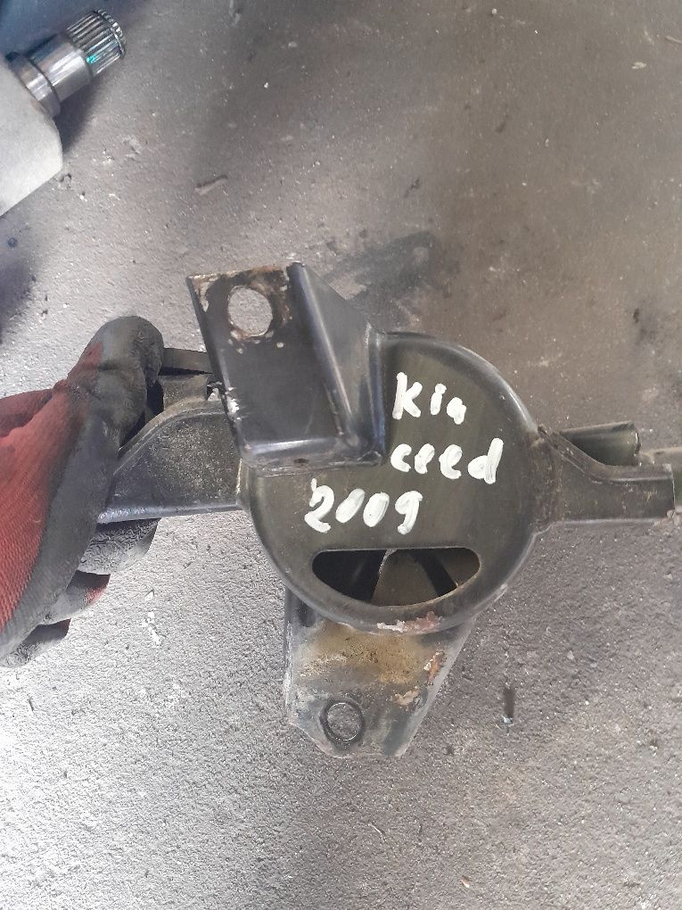 Poduszka silnika Kia Ceed 2009r 2.0 crdi