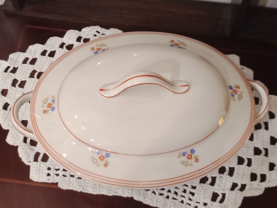 Terrina ou prato coberto fábrica de loiça Vista Alegre