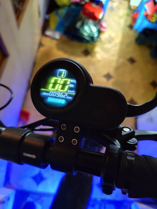 Электросамокат Crosser t4 ПОЛНЫЙ ПРИВОД
Электросамокат переделан на по