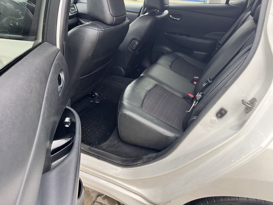 Nissan Leaf biala perła N connecta propilot kamera 360 faktura