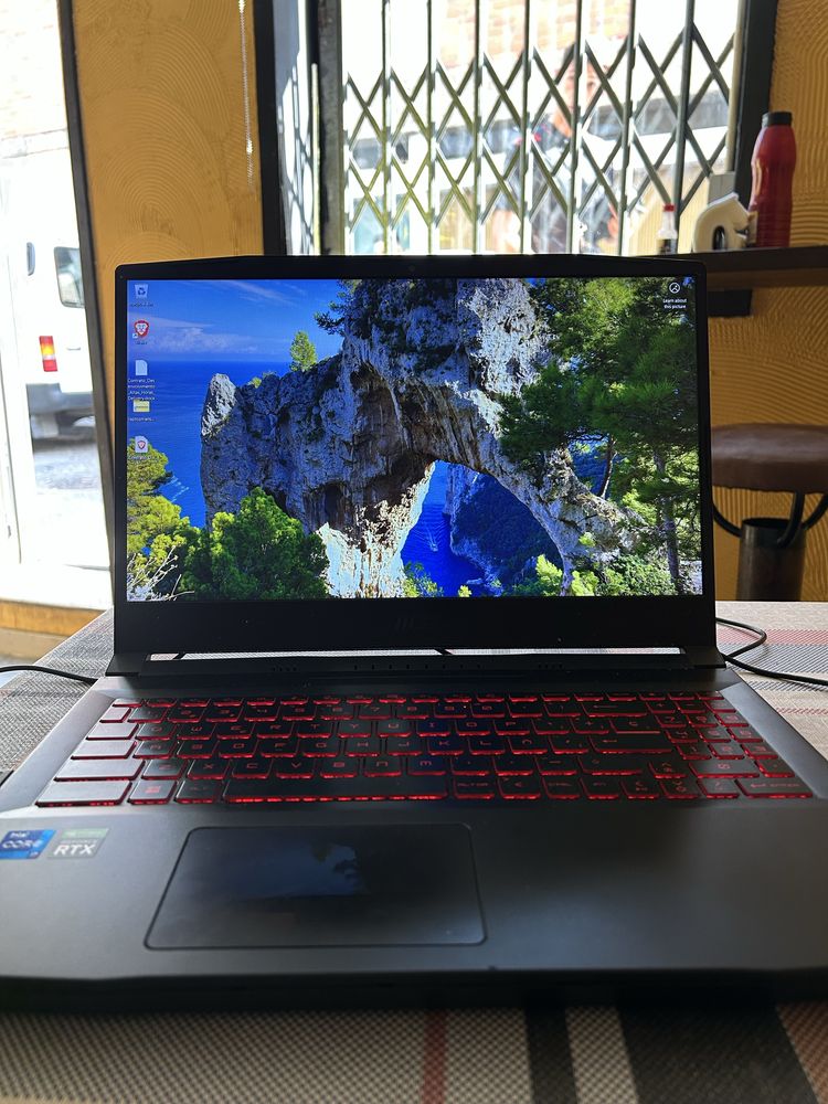 MSI Katana GF66 - Laptop Gamer