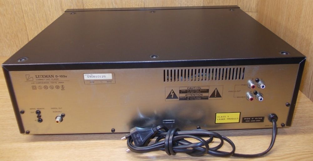 CD програвач Luxman D-103u