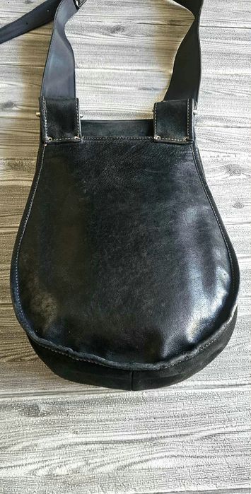 Piękna skórzana torebka boho duża listonoszka zamszowa czarna na ramię