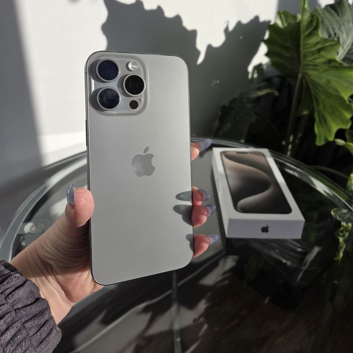 Продам iPhone 15 Pro Max 256 GB Natural Titanium стан нового