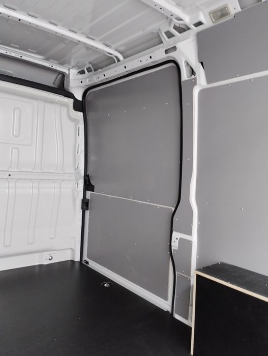 Zabudowa przestrzeni ładunkowej F.Ducato L2H2